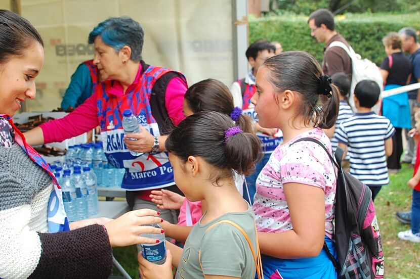 Foto 52 de la galería del avituallamiento | 11:00 h -11:30 h |  Galería 2 - Subida a Artxanda 2015