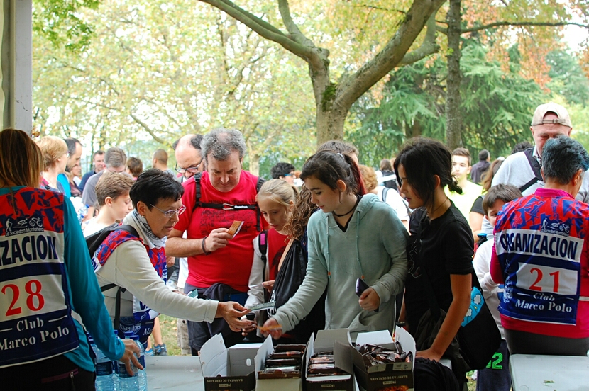 Foto 19 de la galería del avituallamiento | 11:30 h -12:00 h |  Galería 3 - Subida a Artxanda 2015