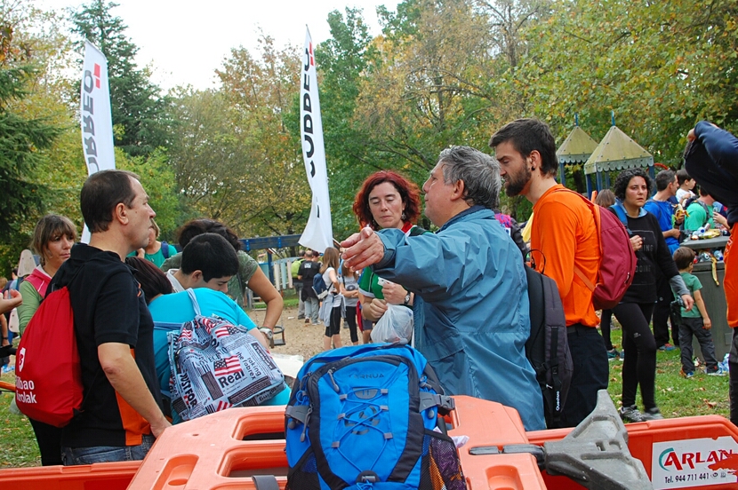 Foto 21 de la galería del avituallamiento | 11:30 h -12:00 h |  Galería 3 - Subida a Artxanda 2015