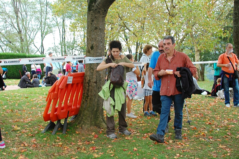 Foto 25 de la galería del avituallamiento | 11:30 h -12:00 h |  Galería 3 - Subida a Artxanda 2015