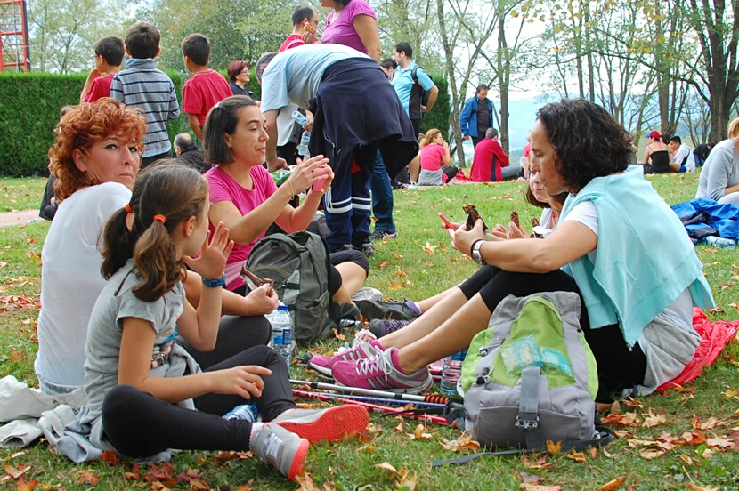 Foto 28 de la galería del avituallamiento | 11:30 h -12:00 h |  Galería 3 - Subida a Artxanda 2015